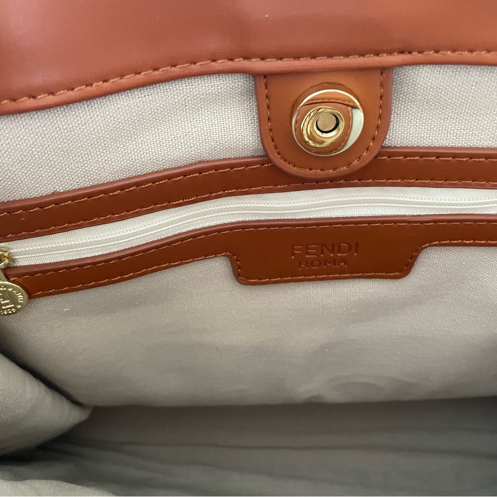 Handbag - Picture 2 of 4